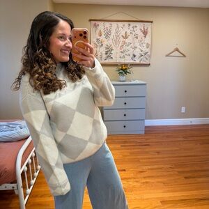 Ann Taylor White Gray Argyle Diamond Sweater Medium